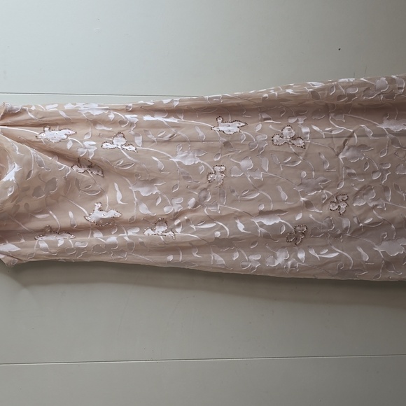 Elegant Cream Sleeveless Dress Patra 6 - Picture 2 of 12